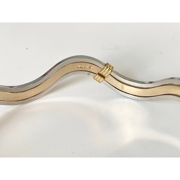 Vintage Avon Wavy Goldtone Silvertone Bangle Bracelet. Two tone. - Picture 5 of 8